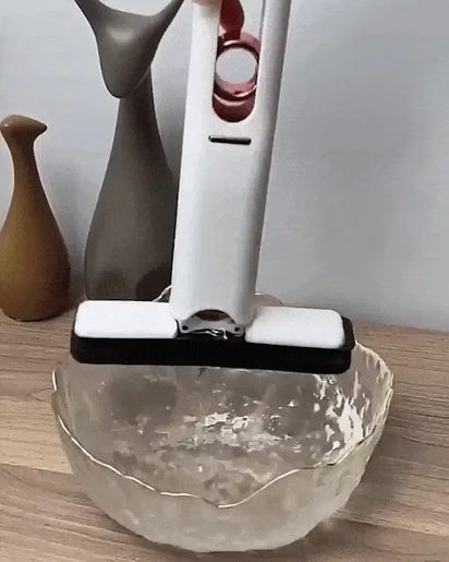 Mopa Portátil Ergonómica Autoescorrível™